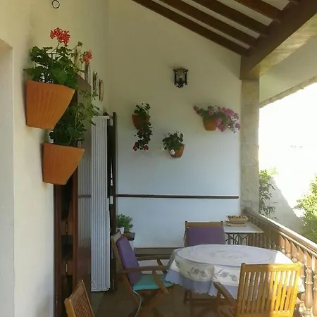 Chalet House - 4 Bedrooms - 9468